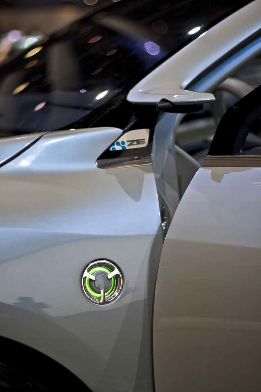  Renault Fluence Z.E. Concept 2009 года  (фото 51 из 103)